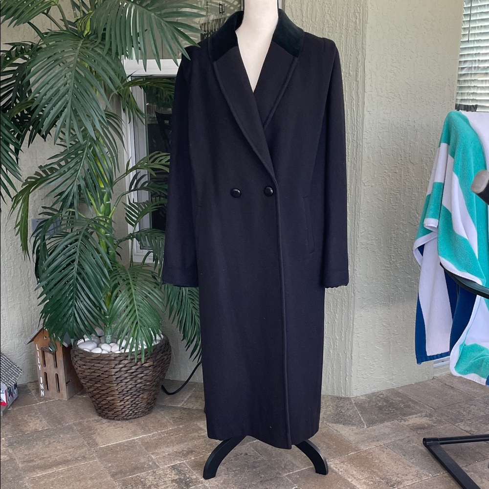 Women's Black Double-Breasted Long Trench Coat with Velvet Collar